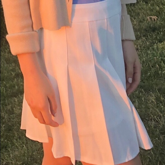 COPY - White pleated skirt - Picture 3 of 3